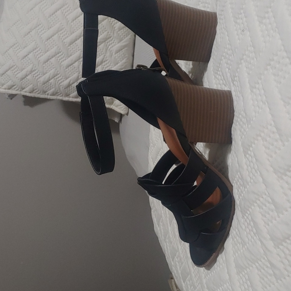 Black heels as 6.5